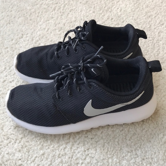 nike roshe run one black